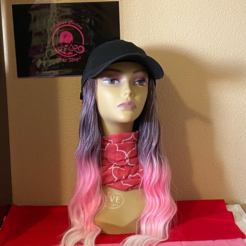 Callies Custom hat wig - Picture 4 of 4
